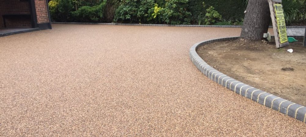 Curved Resin Driveway by Diamond Services Curved Resin Driveway by Diamond Services