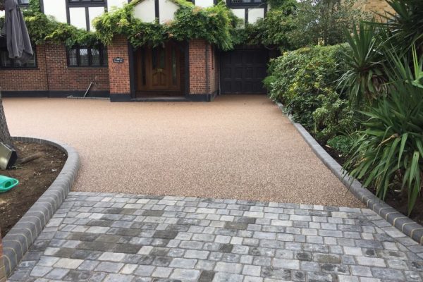 Mixed Resin and Block Paving by Diamond Driveways